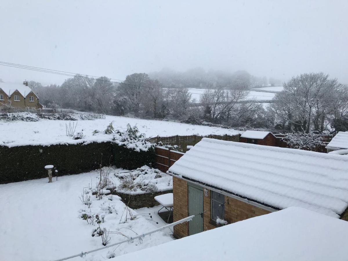 Zen Cottage, Cheltenham Уинчкомб Екстериор снимка